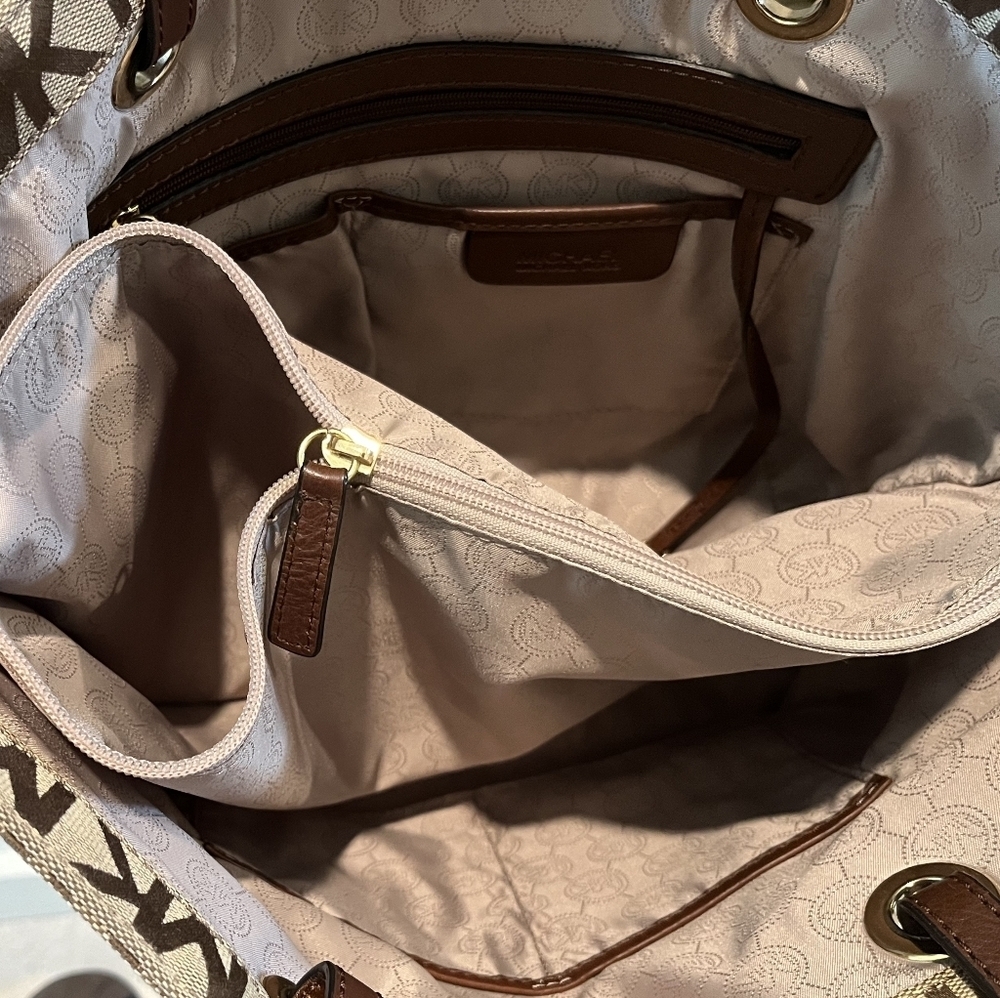 Immaculate, Like New Michael Kors Brown Monogram Canvas & Leather Tote - Picture 10 of 16